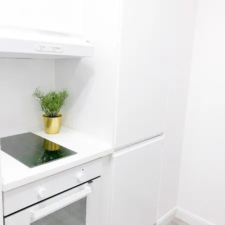 Metro, Apartament 3 Pokoje Z Ogrodkiem 80m2