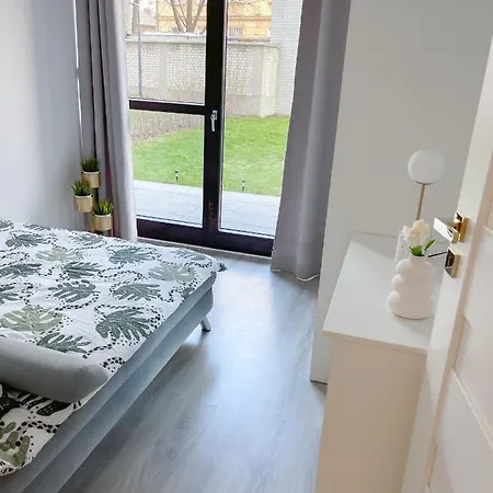 Metro, Apartament 3 Pokoje Z Ogrodkiem 80m2 Апартаменты Варшава
