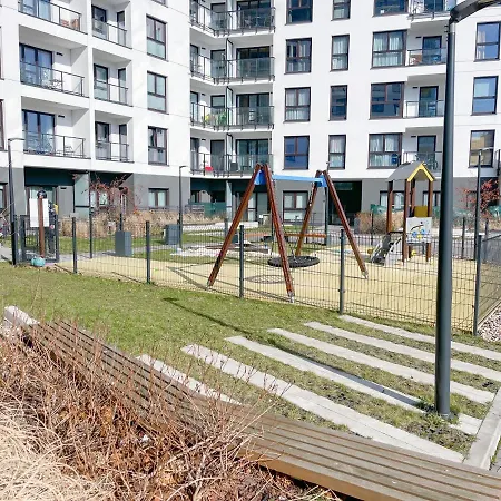 Metro, Apartament 3 Pokoje Z Ogrodkiem 80m2 * ワルシャワ