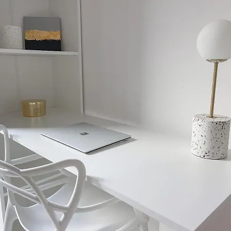 Metro, Apartament 3 Pokoje Z Ogrodkiem 80m2