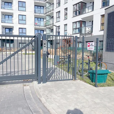 Metro, Apartament 3 Pokoje Z Ogrodkiem 80m2 Варшава