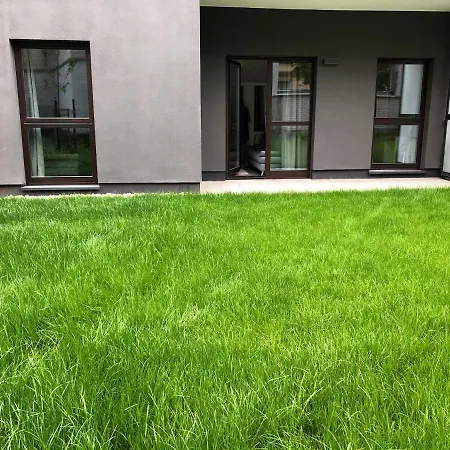 アパート Metro, Apartament 3 Pokoje Z Ogrodkiem 80m2 ワルシャワ